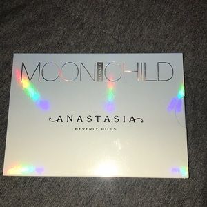 Anastasia Beverly Hills moon child